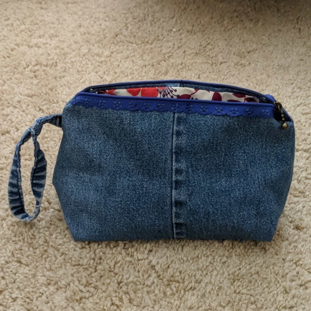 Triangle Jean Pouch